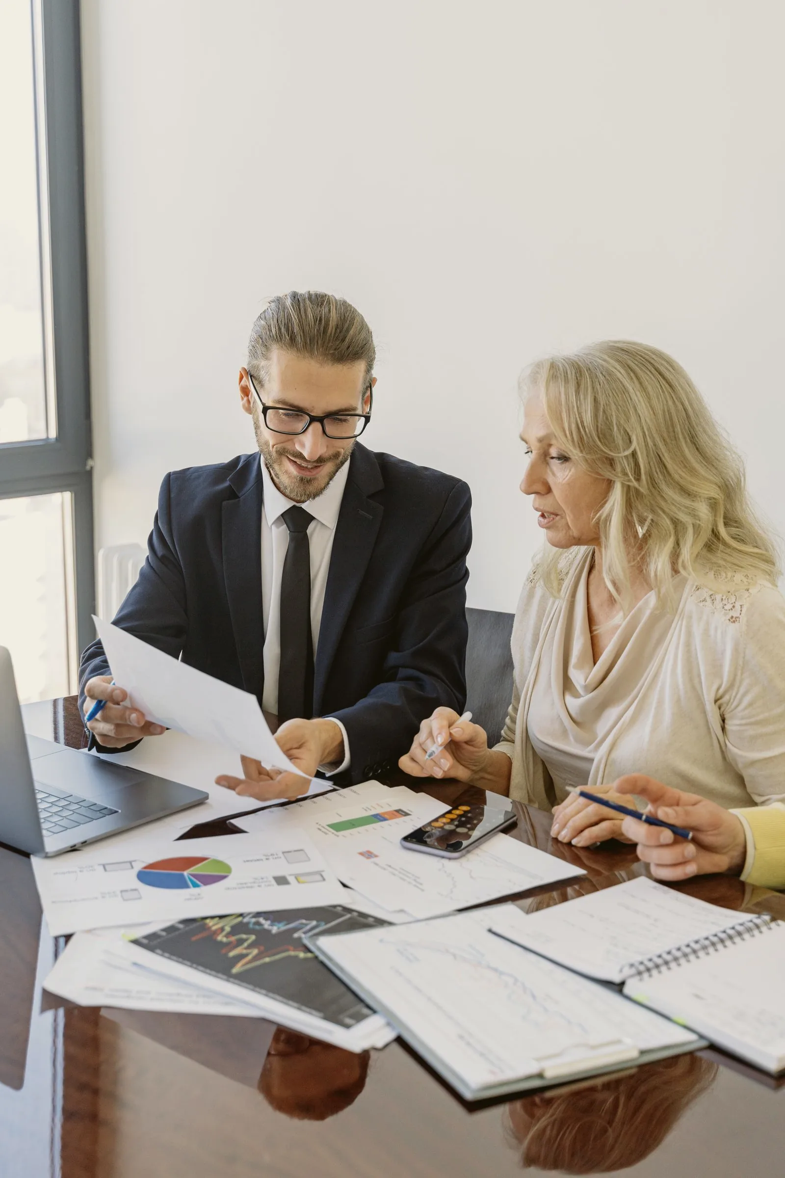 Editorial image for the professional insight: IAS 28 Amendment: When Can an Investment in an Associate or Joint Venture Be Measured at Fair Value?